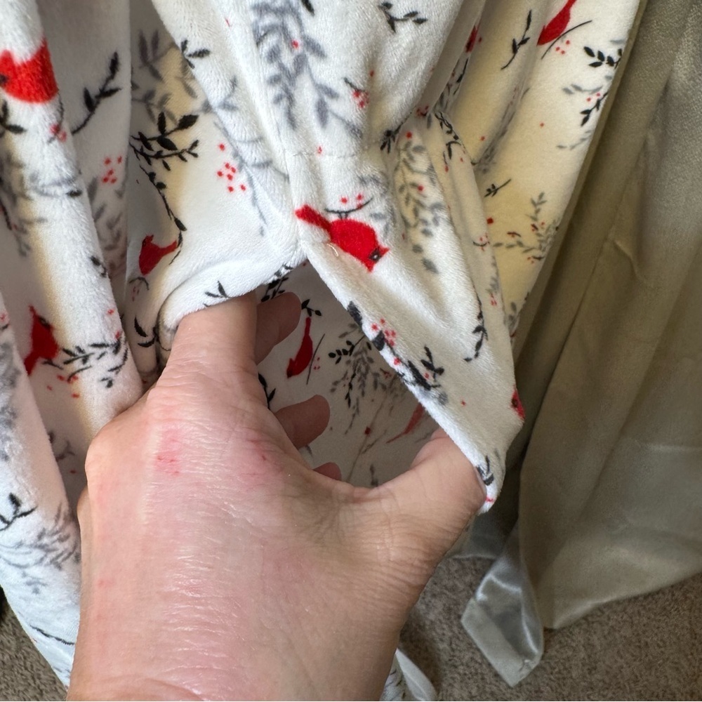ARIA Collection Cardinal White and Red Nightgown Medium (Oversized - See Desc) - Picture 8 of 13